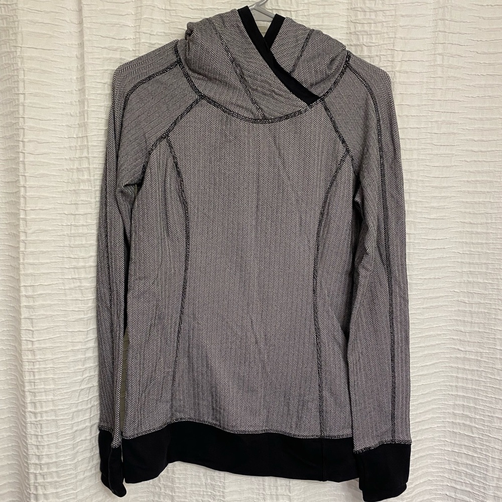 Lululemon GUC hooded pullover